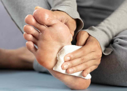 Cómo evitar que los pies suden dentro del calzado (guía completa)